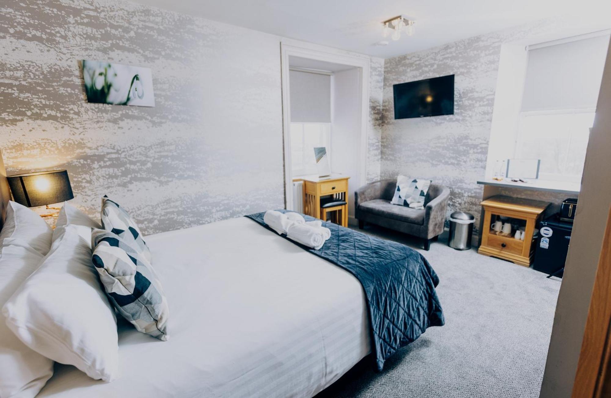 The Tower Gastro Pub & Apartments Crieff Room photo
