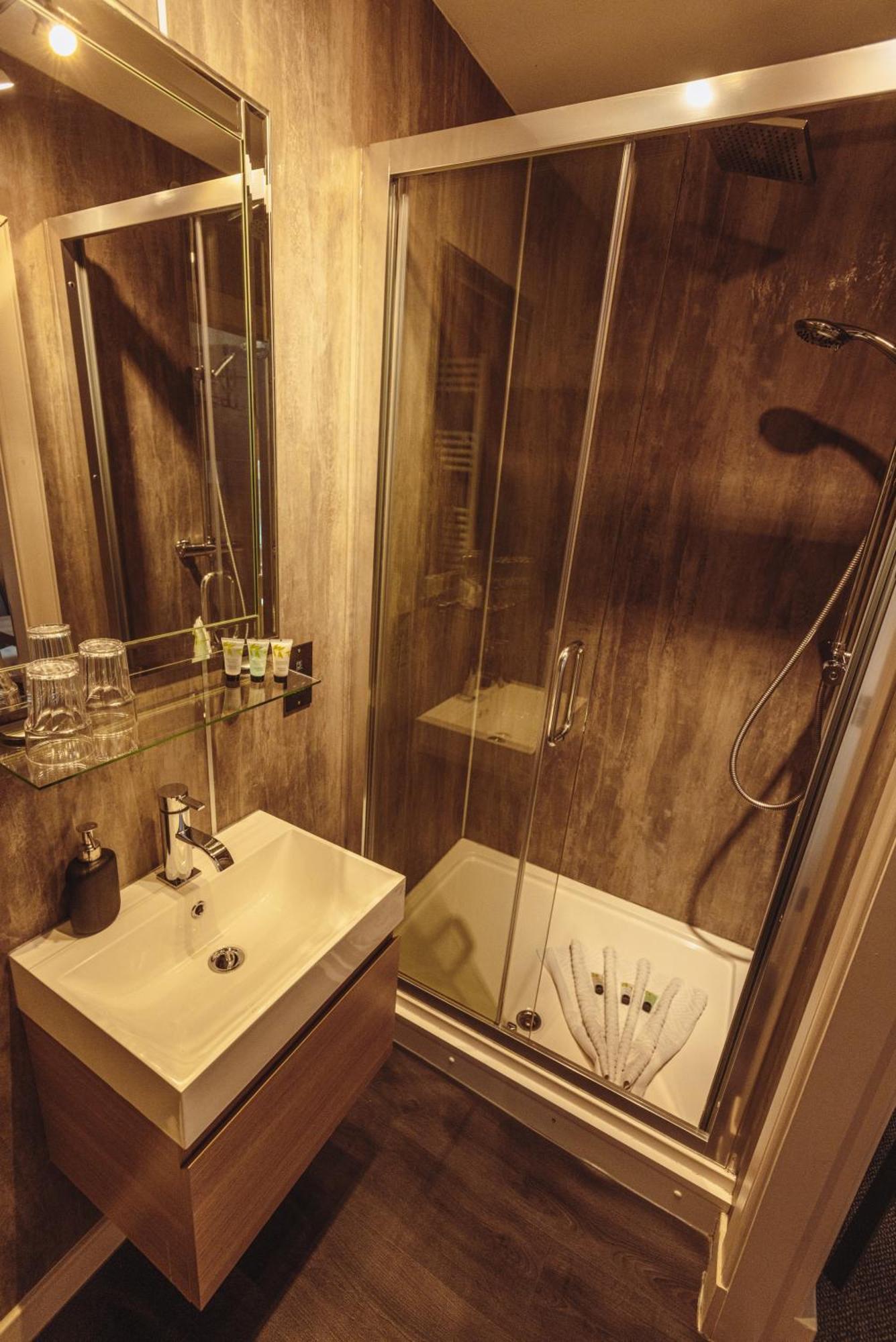 The Tower Gastro Pub & Apartments Crieff Room photo