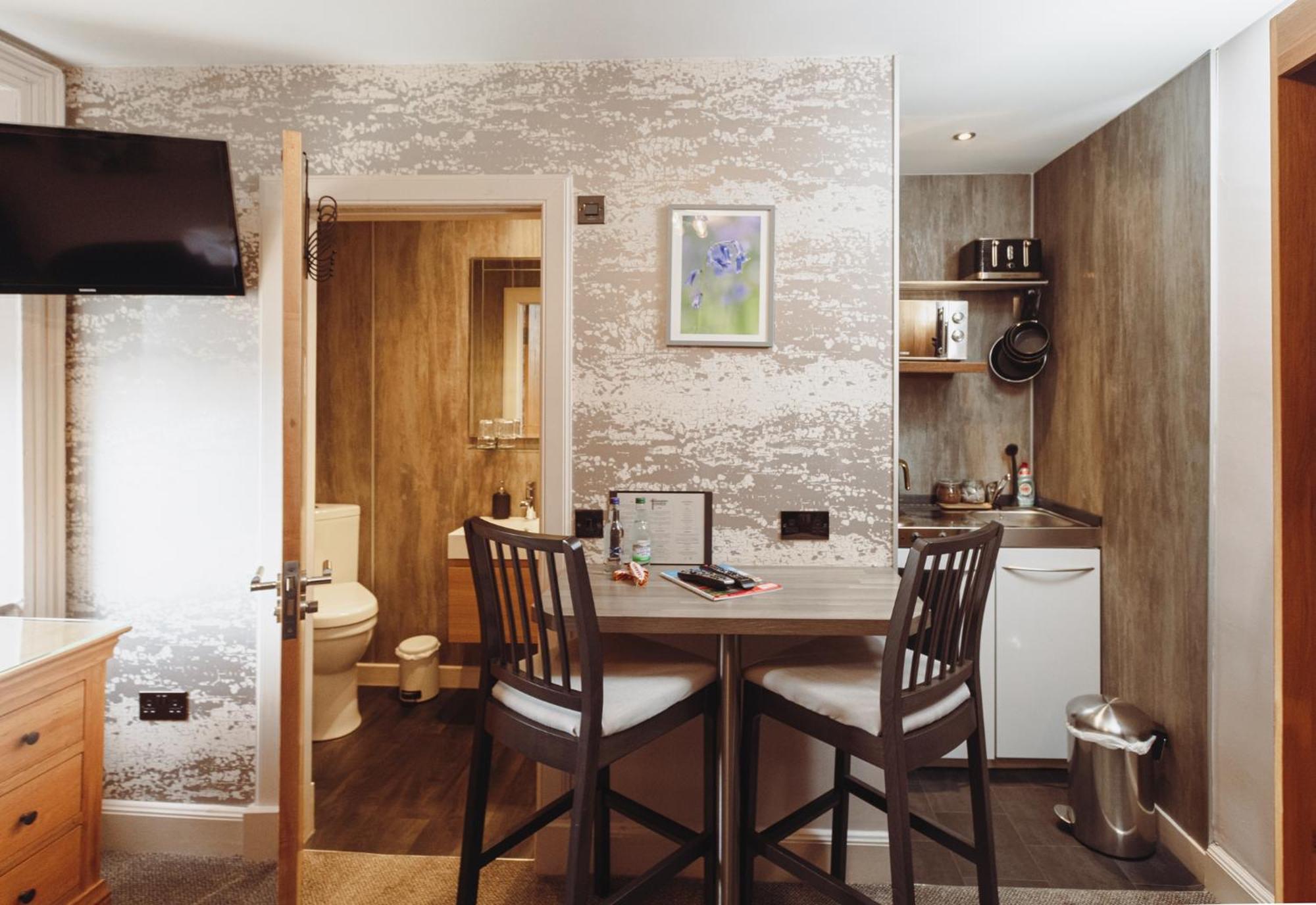 The Tower Gastro Pub & Apartments Crieff Room photo