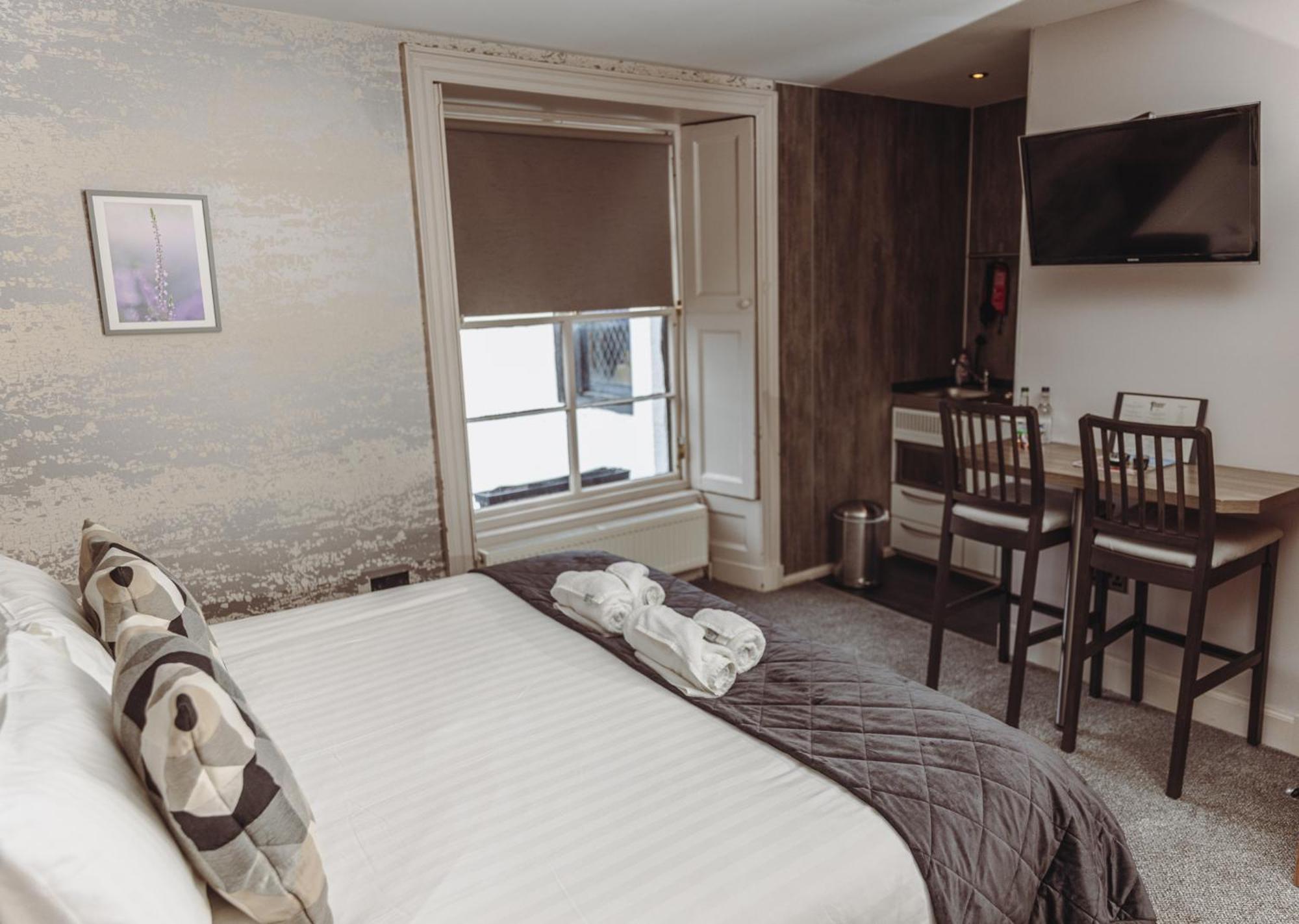 The Tower Gastro Pub & Apartments Crieff Room photo